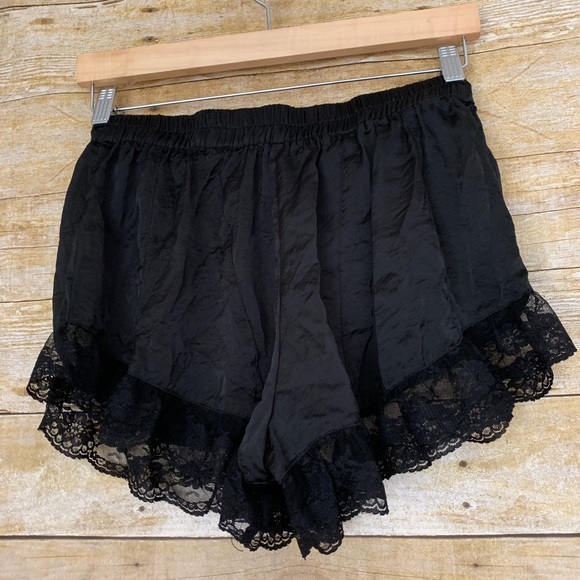 Urban Outfitters Band of Gypsies Lace Shorts - Picture 3 of 3
